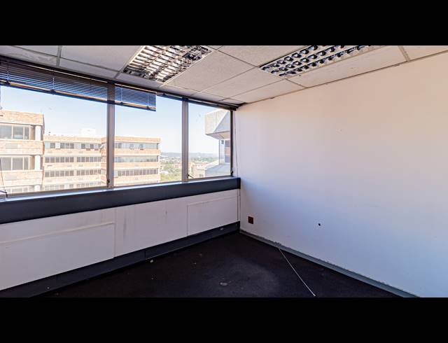 6,100M² OFFICE TO LET IN FERNDALE
